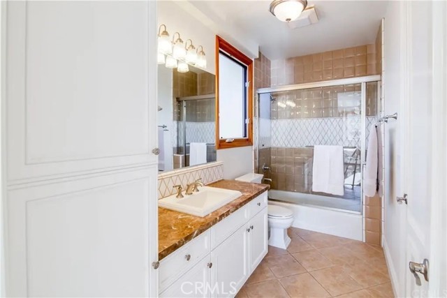 Detail Gallery Image 37 of 67 For 5230 Quakertown Ave, Woodland Hills,  CA 91364 - 5 Beds | 5 Baths