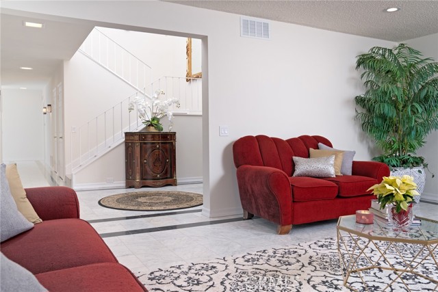 Detail Gallery Image 8 of 70 For 10660 Melvin Ave, Porter Ranch,  CA 91326 - 5 Beds | 3/1 Baths