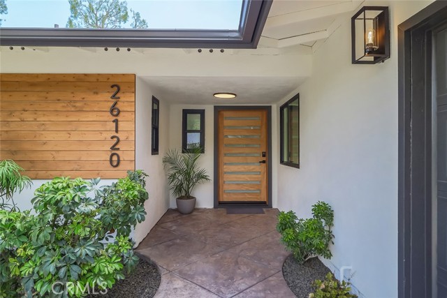 Detail Gallery Image 2 of 34 For 26120 Adamor Rd, Calabasas,  CA 91302 - 4 Beds | 2 Baths
