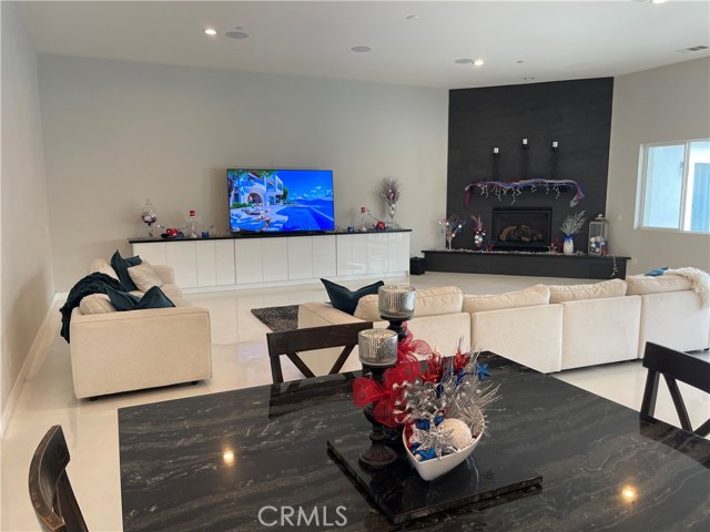 1204 Arbenz Circle, Corona CA: https://media.crmls.org/medias/3ad82367-0cf1-4344-b957-24a9ce1be1d4.jpg