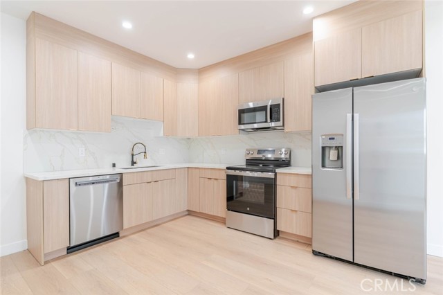 Detail Gallery Image 8 of 21 For 6217 Sylvia Ave, Tarzana,  CA 91335 - 3 Beds | 2 Baths