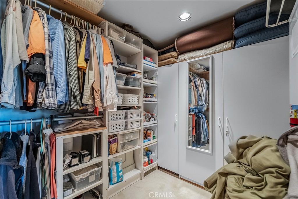 https://media.crmls.org/medias/3ad9f18a-2496-4963-8823-68e0f3c83879.jpg?preset=X-Large