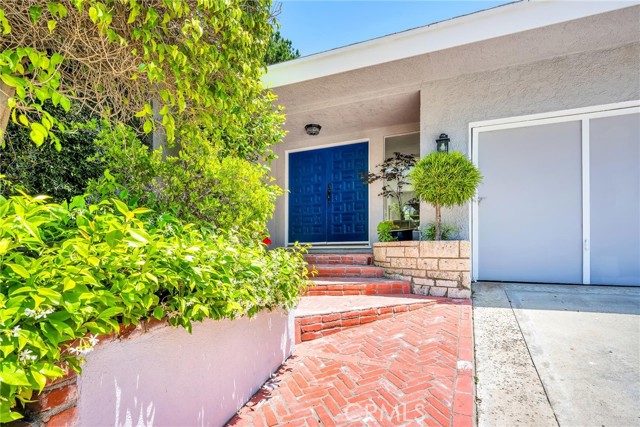 Detail Gallery Image 2 of 35 For 16706 Alginet Pl, Encino,  CA 91436 - 4 Beds | 2/1 Baths