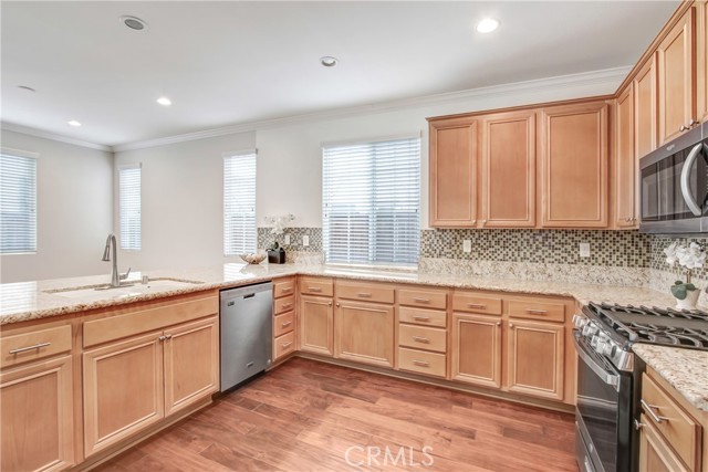 Detail Gallery Image 4 of 20 For 31561 Six Rivers Ct, Temecula,  CA 92592 - 4 Beds | 2/1 Baths