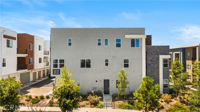 175 Baluster, Irvine CA: https://media.crmls.org/medias/3adcc437-6f6b-427e-836e-affd6258d374.jpg