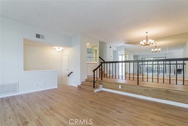 5711 Owensmouth Avenue, Woodland Hills CA: https://media.crmls.org/medias/3add157d-4124-4b75-a86d-e2e07688ce69.jpg