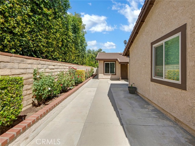 Detail Gallery Image 4 of 30 For 25690 Neblina Ct, Valencia,  CA 91355 - 2 Beds | 2 Baths