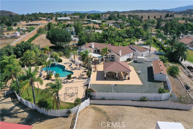 17470 Vanderhill Circle, Perris CA: https://media.crmls.org/medias/3adedd8d-6dbc-4ab1-81a7-54dcb057b11c.jpg