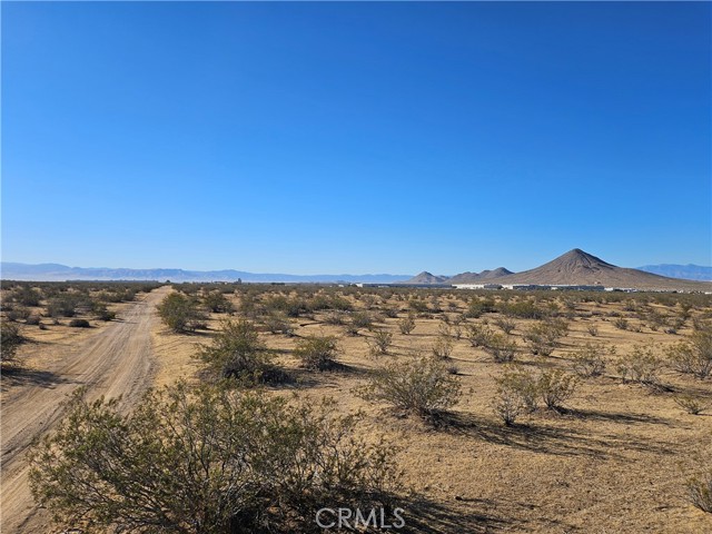 Detail Gallery Image 7 of 13 For 2 Navajo Rd, Apple Valley,  CA 92307 - – Beds | – Baths