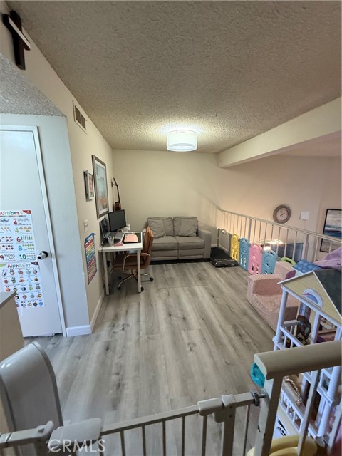 300 N Isabel Street, Glendale CA: https://media.crmls.org/medias/3adf06e0-0f96-494e-8d0e-cfc0f577c3c9.jpg