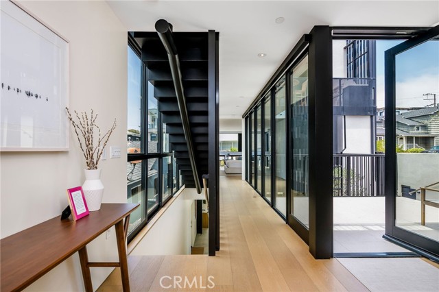 2821 Alma Avenue, Manhattan Beach CA: https://media.crmls.org/medias/3adfbd6a-02c9-42c7-bdfd-c657b17e2577.jpg