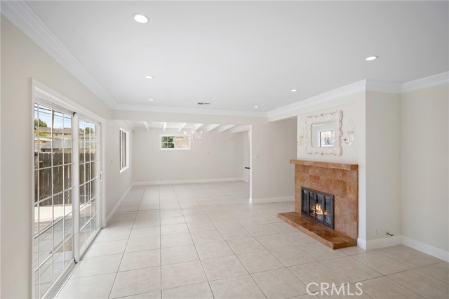 Detail Gallery Image 6 of 32 For 3805 Los Olivos Ln, Glendale,  CA 91214 - 5 Beds | 2 Baths