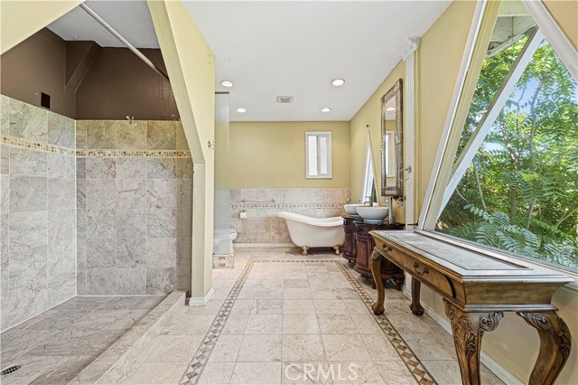 3916 Carnavon Way, Los Angeles CA: https://media.crmls.org/medias/3ae0c281-bdb3-44a5-9aeb-3f4778978b09.jpg