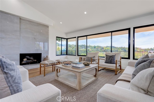 Formal Living Room w/Gas Fireplace