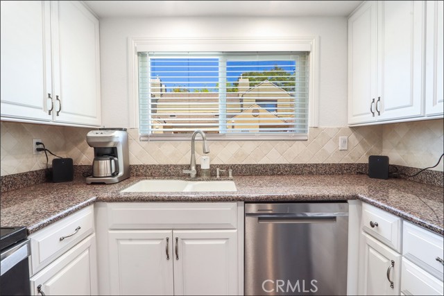 12 Stoneglen, Aliso Viejo CA: https://media.crmls.org/medias/3ae261ee-f5d7-46b2-aa44-f3f072d6f2d1.jpg