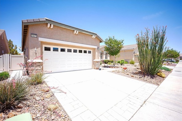 19472 Crystal Springs Lane, Apple Valley CA: https://media.crmls.org/medias/3ae478a7-e316-47de-8aaa-88cffbae95bf.jpg