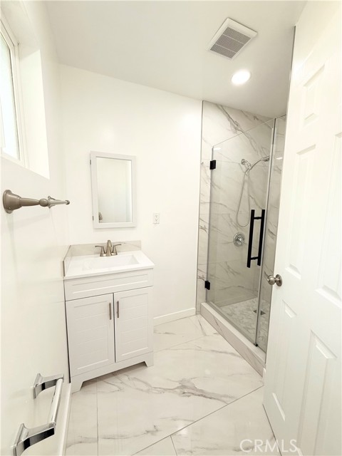 Detail Gallery Image 5 of 12 For 2028 W Folsom St, Anaheim,  CA 92804 - 3 Beds | 2 Baths