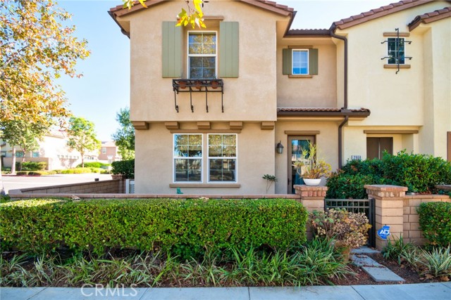 Detail Gallery Image 3 of 32 For 2970 E via Fiano, Ontario,  CA 91764 - 3 Beds | 2/1 Baths