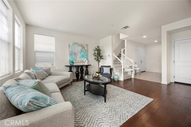 Detail Gallery Image 5 of 38 For 10886 Lotus Dr, Garden Grove,  CA 92843 - 5 Beds | 4 Baths