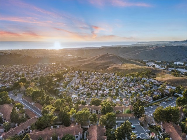1056 Calle Del Cerro, San Clemente CA: https://media.crmls.org/medias/3ae8ac68-5593-4d47-9b1c-feec7ee8c0b1.jpg