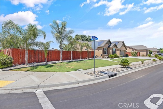 863 Legacy Drive, Lemoore CA: https://media.crmls.org/medias/3ae9707d-da5e-47ae-8b1f-bd4faae58870.jpg
