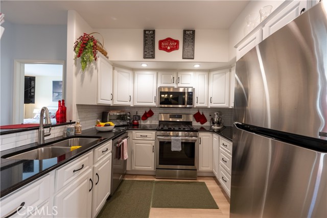 Detail Gallery Image 4 of 17 For 5500 Torrance Blvd #A211,  Torrance,  CA 90503 - 3 Beds | 2 Baths