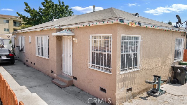 2227 E 112th Street, Los Angeles CA: https://media.crmls.org/medias/3aeabc9f-8650-4629-80ee-52dc23897167.jpg