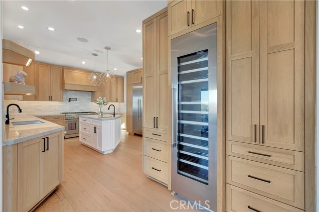 221 Carnation Avenue, Corona del Mar CA: https://media.crmls.org/medias/3aeb3956-9ae8-4ec8-8db2-76187a890840.jpg