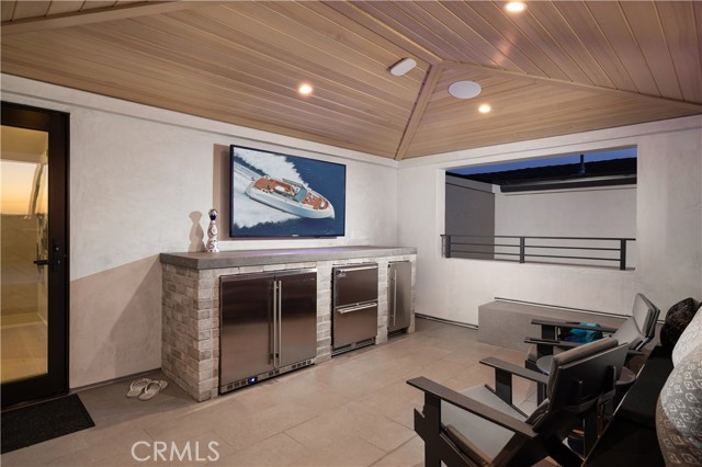 508 Goldenrod Avenue, Corona del Mar CA: https://media.crmls.org/medias/3aeb71aa-1118-40ca-b8a5-c1211f154789.jpg