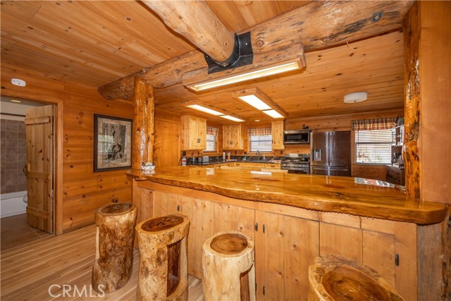 Detail Gallery Image 4 of 32 For 39998 Glenview Road, Big Bear Lake,  CA 92315 - 2 Beds | 1/1 Baths