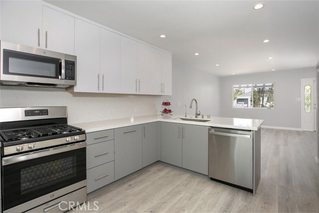 Detail Gallery Image 8 of 30 For 17710 Martha St, Encino,  CA 91316 - 3 Beds | 2 Baths