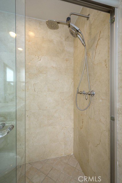 4073 Aladdin Drive, Huntington Beach CA: https://media.crmls.org/medias/3aec8455-6cf0-4877-b6ff-cef06d7b1b83.jpg