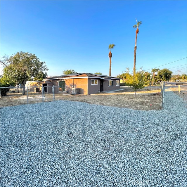 Detail Gallery Image 2 of 6 For 9567 51st St, Jurupa Valley,  CA 92509 - 6 Beds | 4 Baths