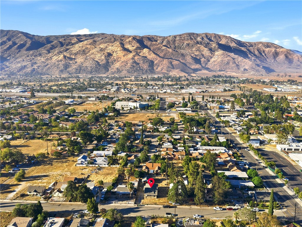 https://media.crmls.org/medias/3aeca952-af0f-49dc-9008-d6dd49a012c7.jpg?preset=X-Large