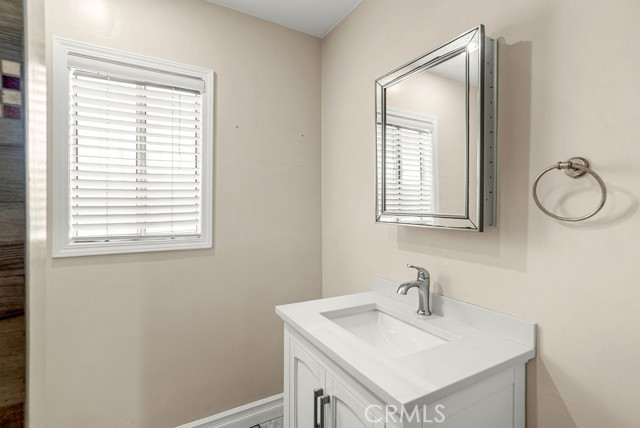 1933 W 147th Street, Gardena CA: https://media.crmls.org/medias/3aecc3cf-6b25-4caf-9938-3a6430ed6666.jpg