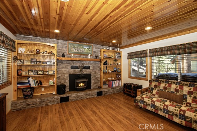 Detail Gallery Image 2 of 33 For 33451 Wild Rose Dr, Green Valley Lake,  CA 92341 - 2 Beds | 2 Baths