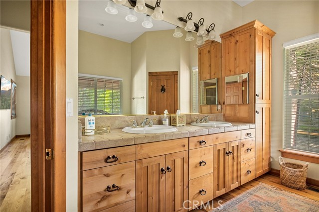 Detail Gallery Image 9 of 28 For 28637 Shenandoah Dr, Lake Arrowhead,  CA 92352 - 4 Beds | 2/1 Baths