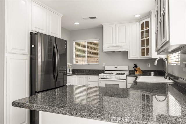 Detail Gallery Image 7 of 36 For 418 E Olive #B, Monrovia,  CA 91016 - 3 Beds | 2/1 Baths