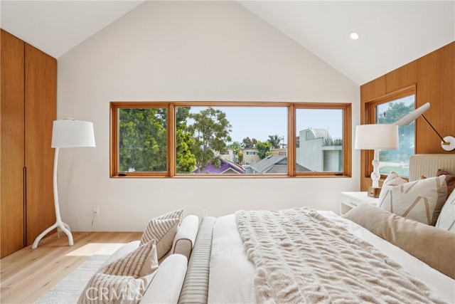 Image 47 of 66 For 647 Navy Street