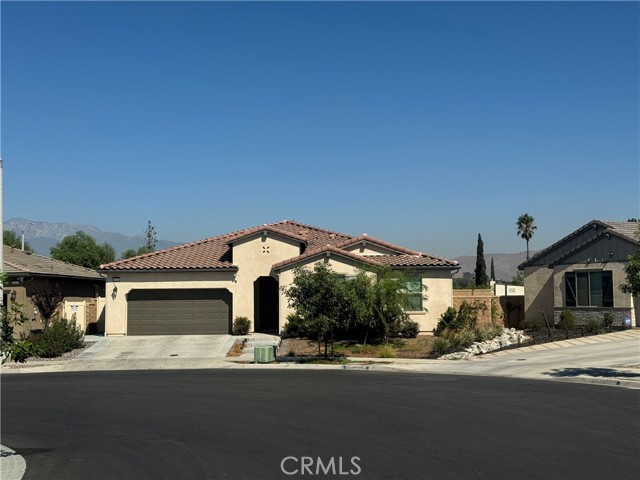 Detail Gallery Image 2 of 18 For 9413 Venetian Way, Jurupa Valley,  CA 92509 - 4 Beds | 2/1 Baths