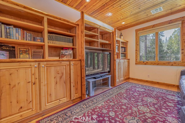 Detail Gallery Image 53 of 70 For 40202 Lakeview Dr, Big Bear Lake,  CA 92315 - 5 Beds | 3/1 Baths