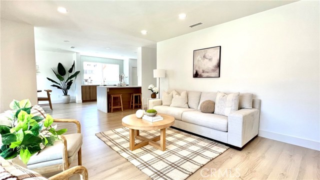 Detail Gallery Image 6 of 33 For 1827 S Burnside Ave, Los Angeles,  CA 90019 - 3 Beds | 2 Baths