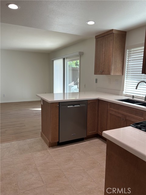 Detail Gallery Image 7 of 20 For 2126 E Deer Springs Ln, Brea,  CA 92821 - 3 Beds | 2/1 Baths