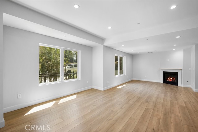 Detail Gallery Image 8 of 33 For 357 Harvey Dr #101,  Glendale,  CA 91206 - 4 Beds | 2/1 Baths