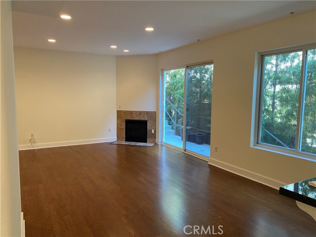 Detail Gallery Image 5 of 43 For 11851 Laurelwood Dr #103,  Studio City,  CA 91604 - 3 Beds | 3/1 Baths