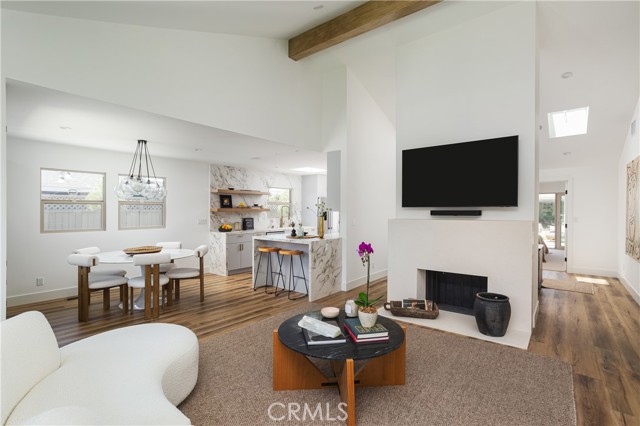 Detail Gallery Image 8 of 42 For 212 E 19th St, Costa Mesa,  CA 92627 - 5 Beds | 4 Baths