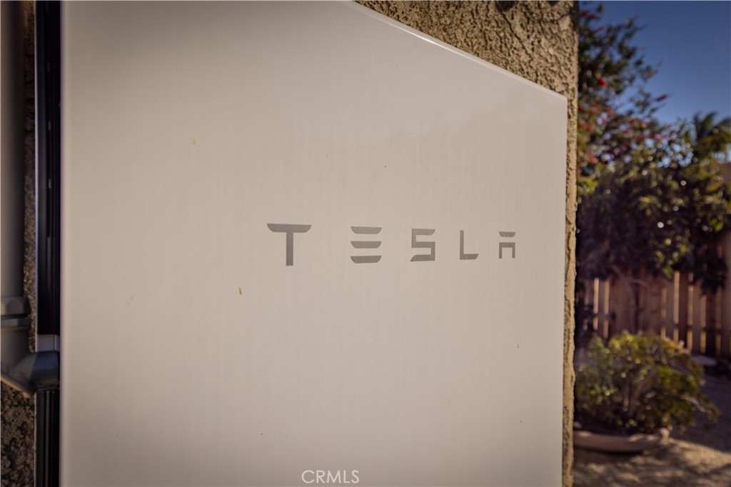 https://media.crmls.org/medias/3af41a4d-9cc0-4d09-b82e-031b2a50d4ad.jpg?preset=X-Large