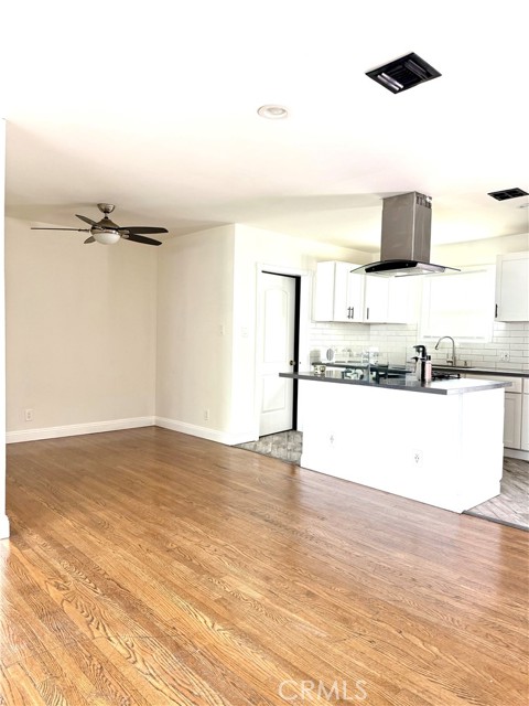 Detail Gallery Image 3 of 11 For 6716 Etiwanda, Reseda,  CA 91335 - 3 Beds | 2 Baths