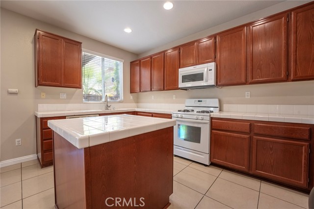 Detail Gallery Image 17 of 66 For 31010 Sedona St, Lake Elsinore,  CA 92530 - 4 Beds | 3 Baths