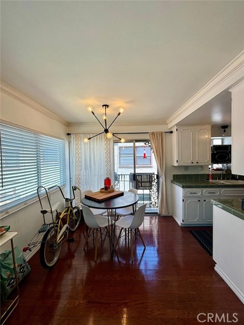 615 E Broadway, Long Beach CA: https://media.crmls.org/medias/3af4d4c6-3b46-4fe1-a2dd-f4cd0ee0f0d3.jpg